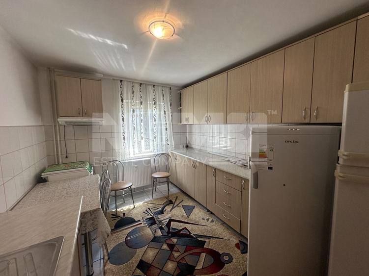 Apartament cu 3 camere decomandat, mobilat în Central