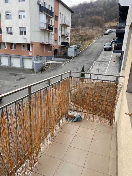 Apartament cu 3 camere decomandat în Florești