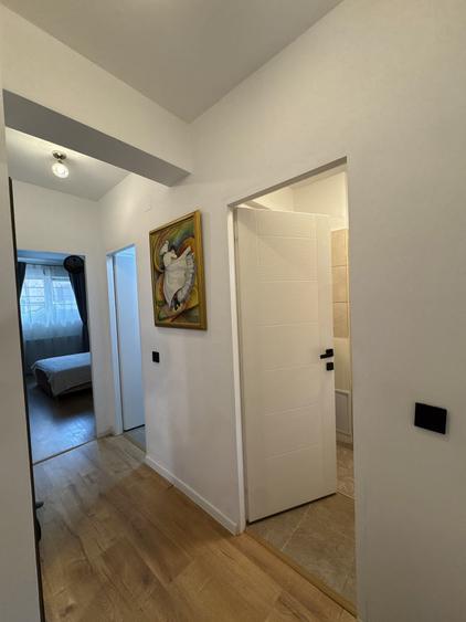Apartament cu 3 camere semidecomandat în Titan