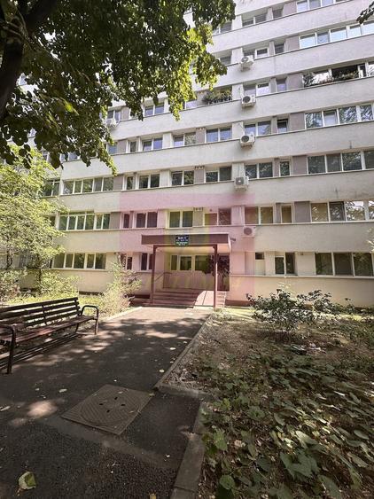 Apartament cu 3 camere semidecomandat în Militari