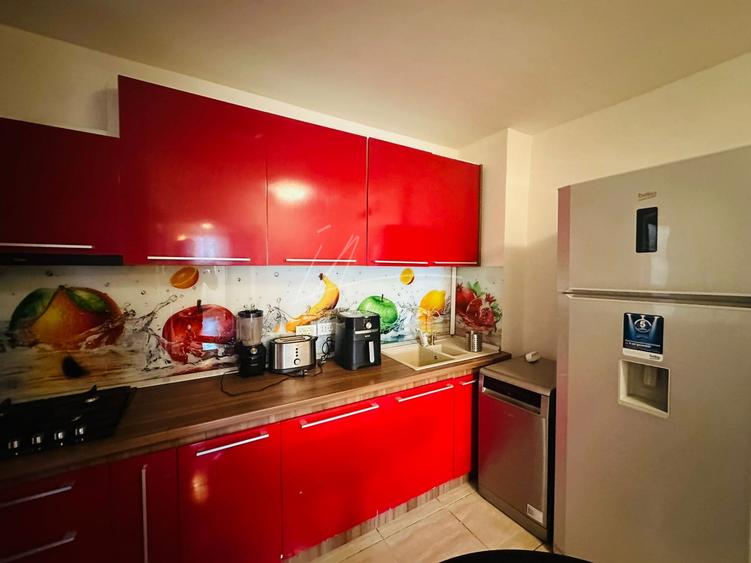 Apartament cu 3 camere semidecomandat, mobilat în Victoriei