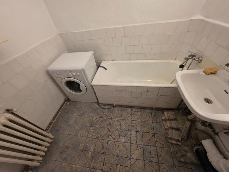 Apartament cu 3 camere decomandat în Dacia