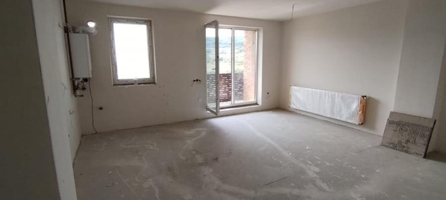 Apartament cu 2 camere semidecomandat în Chinteni