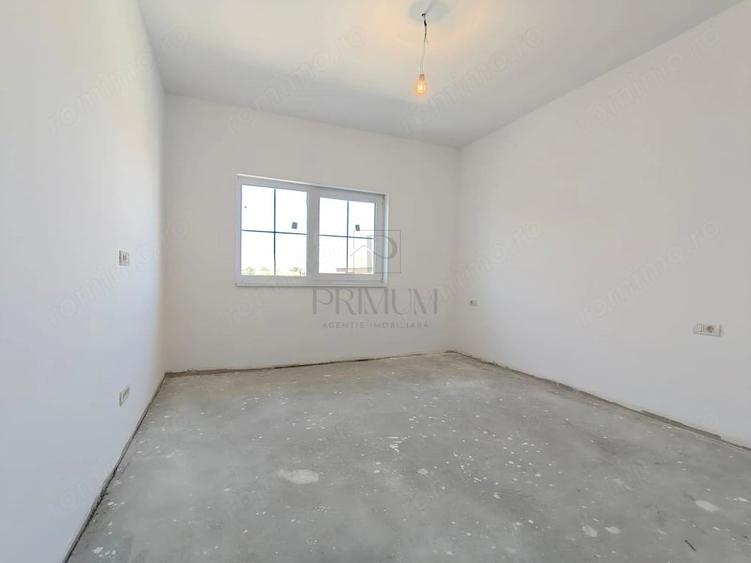 Casă cu 5 camere cu Teren 400 Mp în Moșnița Veche