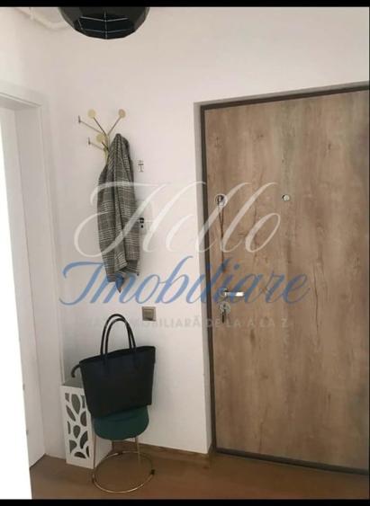 Apartament cu 3 camere semidecomandat, mobilat în Florești