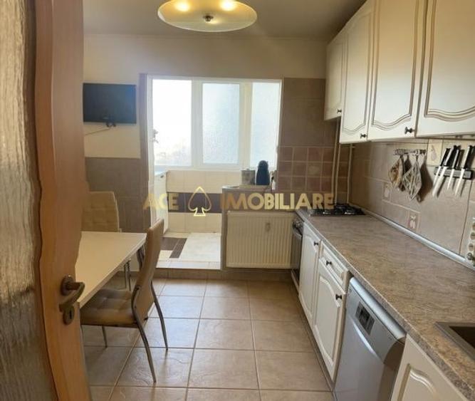 Apartament cu 4 camere decomandat, mobilat în Berceni