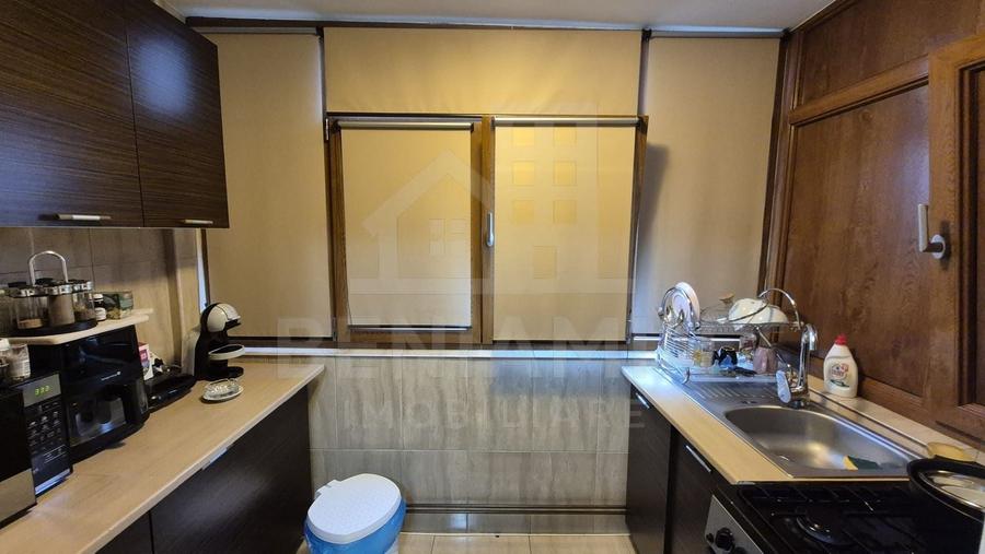 Apartament cu 3 camere decomandat în 1 Mai