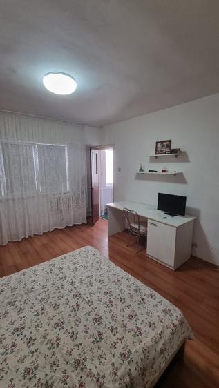 Garsonieră semidecomandată în Casa de Cultură