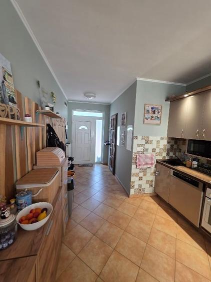Apartament cu 3 camere în Vărșand