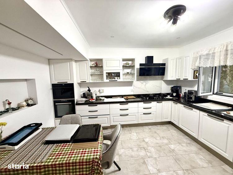 Casă cu 8 camere cu Teren 1310 Mp în Blejoi