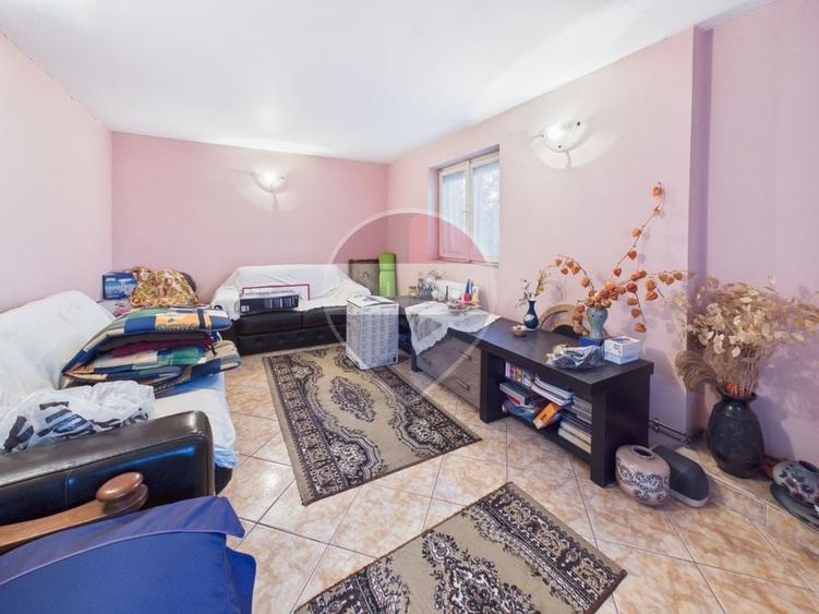 Casă individuală cu 6 camere cu Teren 2800 Mp în Butimanu