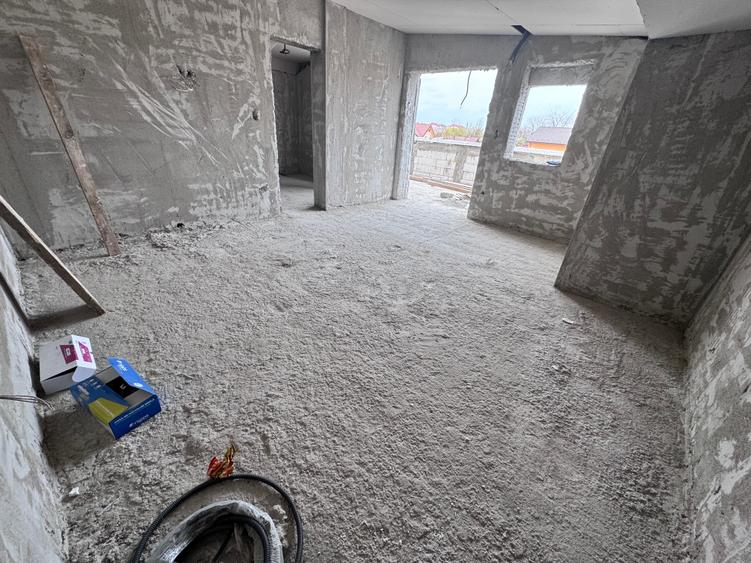 Casă cu 5 camere cu Canalizare în Sud