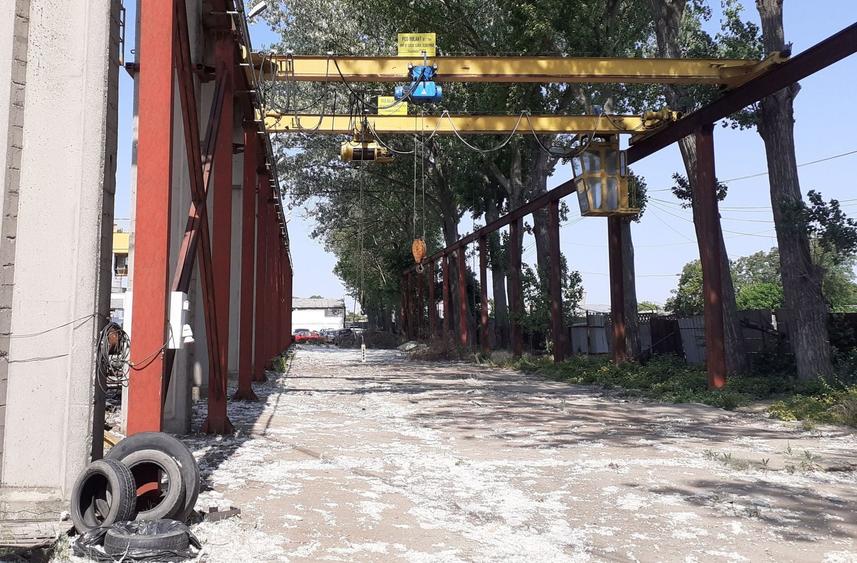 Teren construcție, în Titan