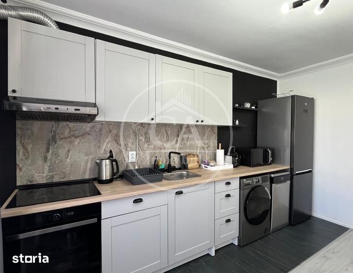 Apartament cu 3 camere semidecomandat în Iorga