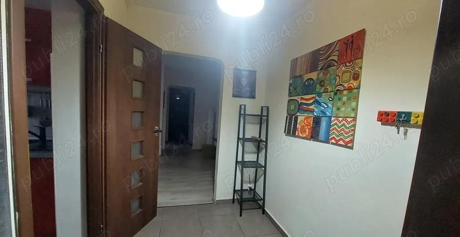Apartament cu 3 camere decomandat, mobilat în Sălaj