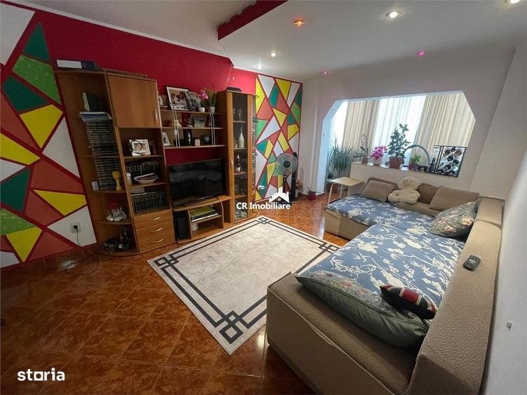 Apartament cu 3 camere decomandat în Sud