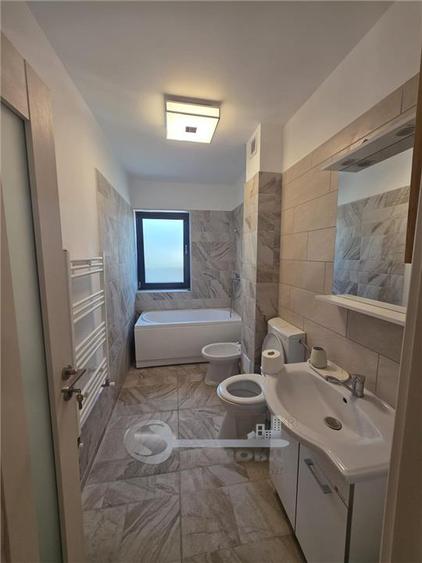 Apartament cu 3 camere decomandat, mobilat în Bucium