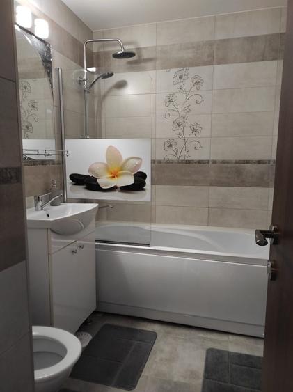 Apartament cu 3 camere decomandat în Valea Adâncă
