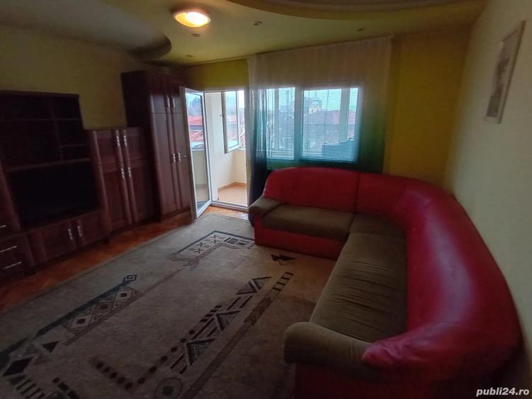 Apartament cu 3 camere decomandat în Lunei