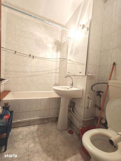 Apartament cu 2 camere semidecomandat în Craiovei