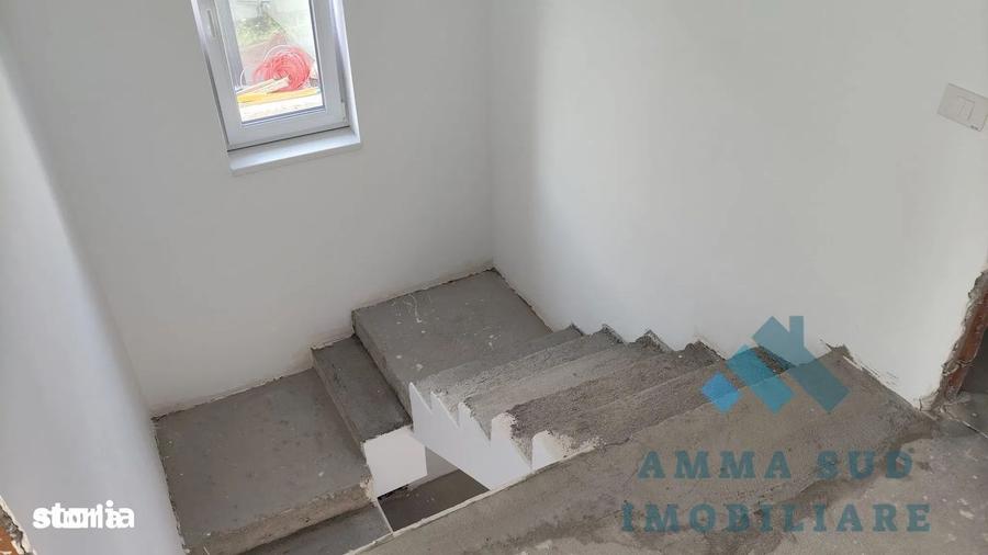 Casă cu 4 camere cu Canalizare în Glina