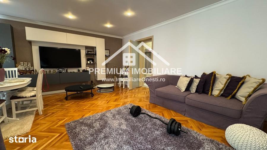 Apartament spa?ios cu 3 camere One?ti, zona centrala - 9