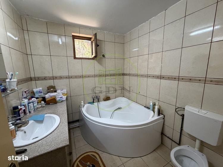 Casă cu 4 camere în Central