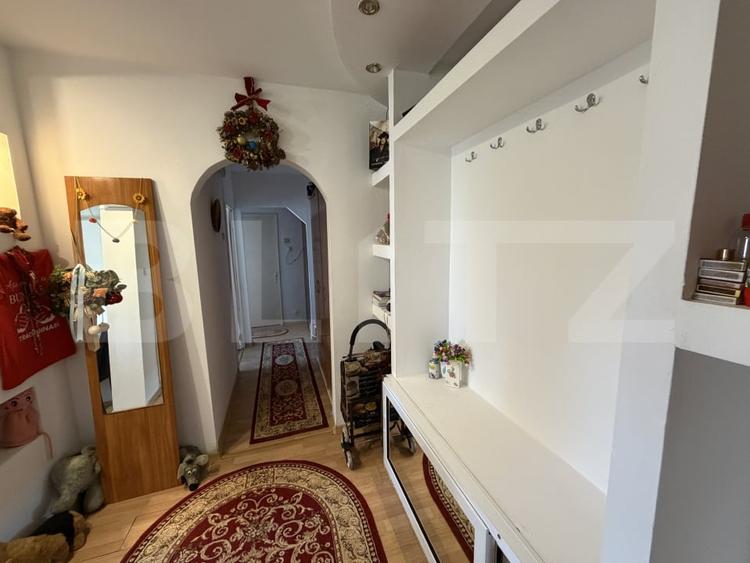 Apartament cu 3 camere decomandat, mobilat în 9 Mai