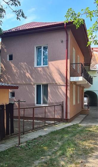 Casă cu 4 camere decomandat în Ultracentral