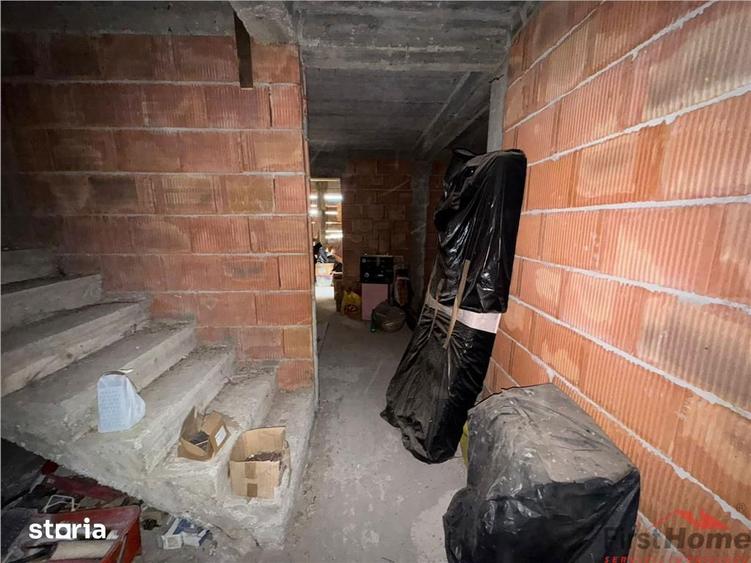 Casă cu 5 camere cu Teren 694 Mp în Golești