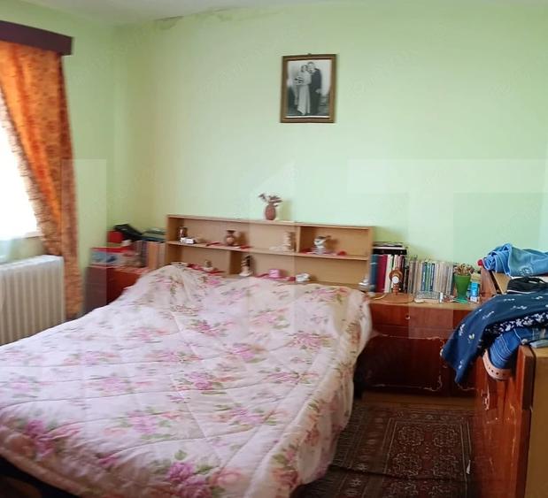 Apartament cu 3 camere semidecomandat în Simeria
