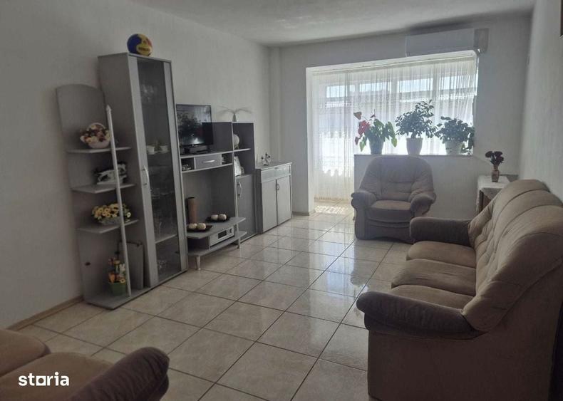 Apartament cu 3 camere decomandat în Doamna Ghica
