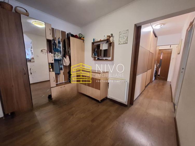 Apartament cu 3 camere decomandat, mobilat în Dâmbu Pietros