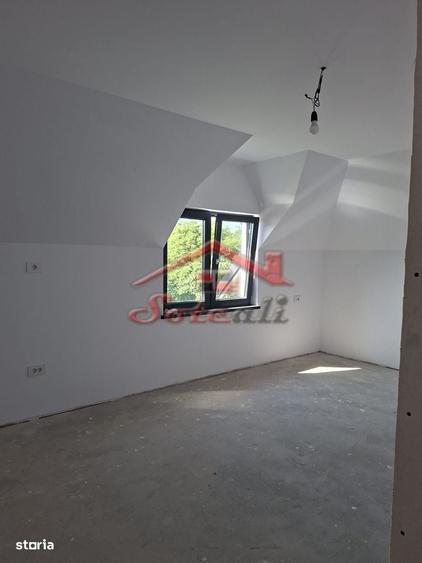 Casă cu 4 camere în Ghioșești