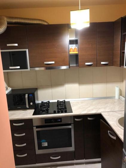 Apartament cu 3 camere semidecomandat în Vitan