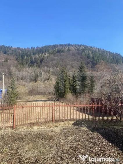 Casă cu 7 camere cu Teren 2000 Mp în Central