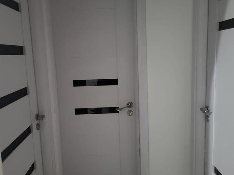 Apartament cu 4 camere semidecomandat, mobilat în Craiovița Nouă