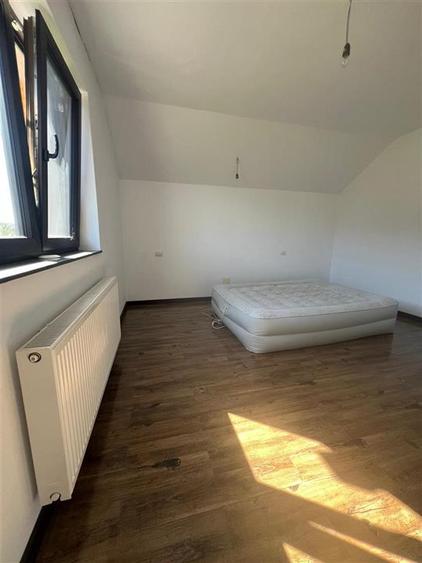 Casă individuală cu 5 camere cu Canalizare în Central