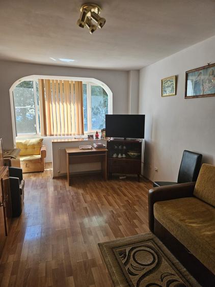 Apartament cu 2 camere decomandat în Gemenii