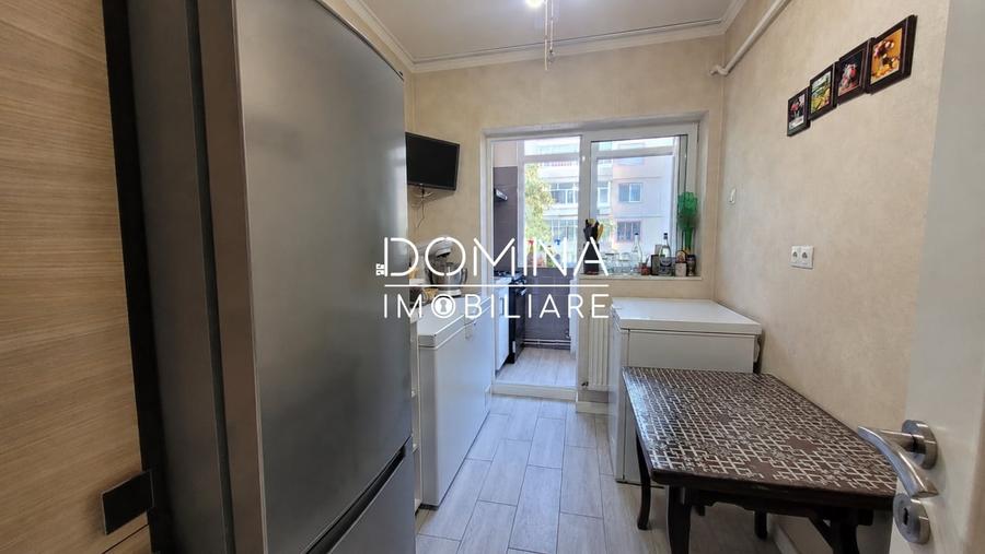 Apartament cu 2 camere semidecomandat, mobilat în 1 Mai