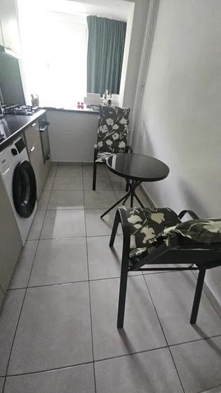 Apartament cu 2 camere semidecomandat, mobilat în Alexandru Obregia