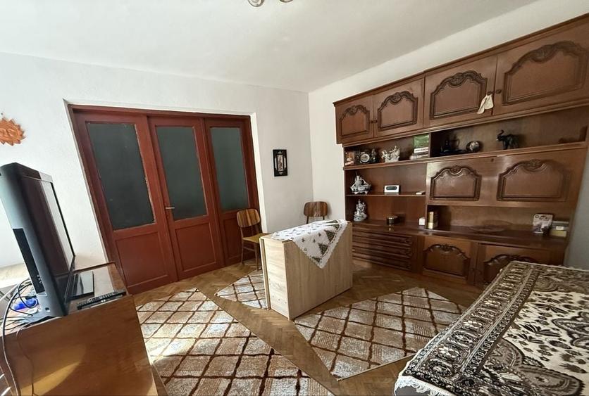 Casă cu 4 camere în Vâlcele