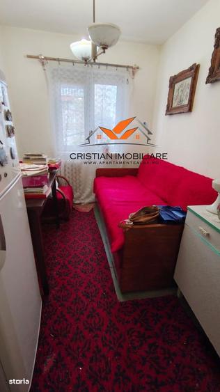 Apartament cu 3 camere semidecomandat în Cetate