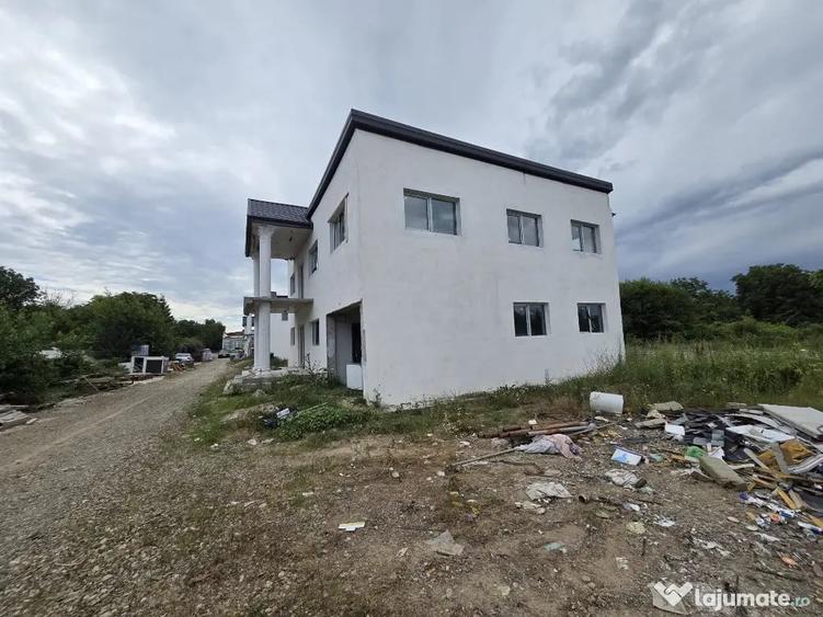 Casă cu 6 camere cu Teren 615 Mp în Vernești