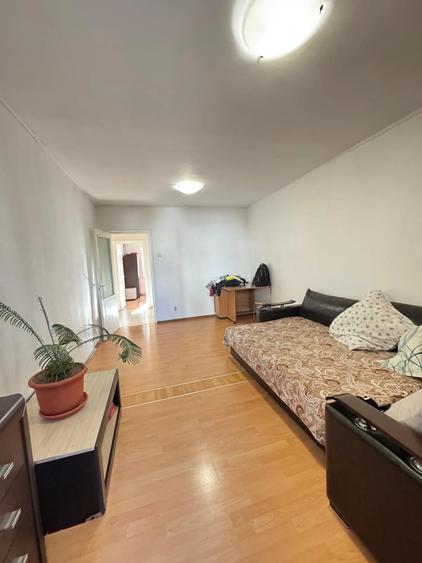 Apartament cu 3 camere decomandat în Alexandru cel Bun