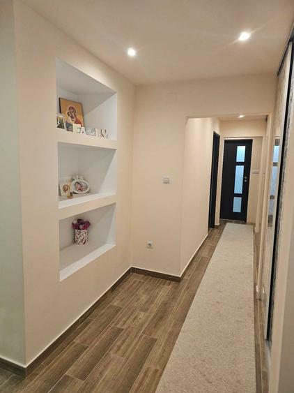 Apartament cu 3 camere decomandat în Rogerius