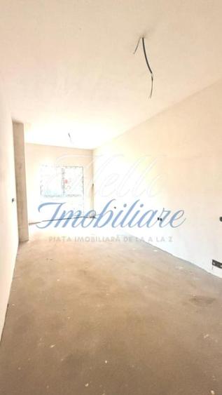 Apartament cu 4 camere decomandat în Florești