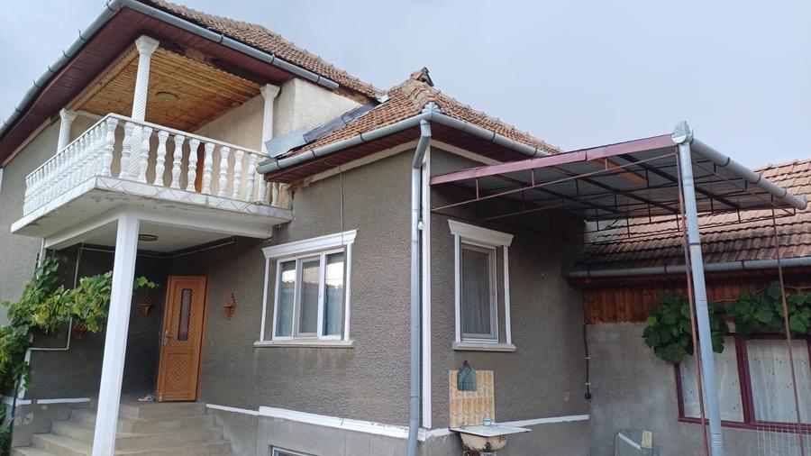 Casă cu 4 camere în Vinerea