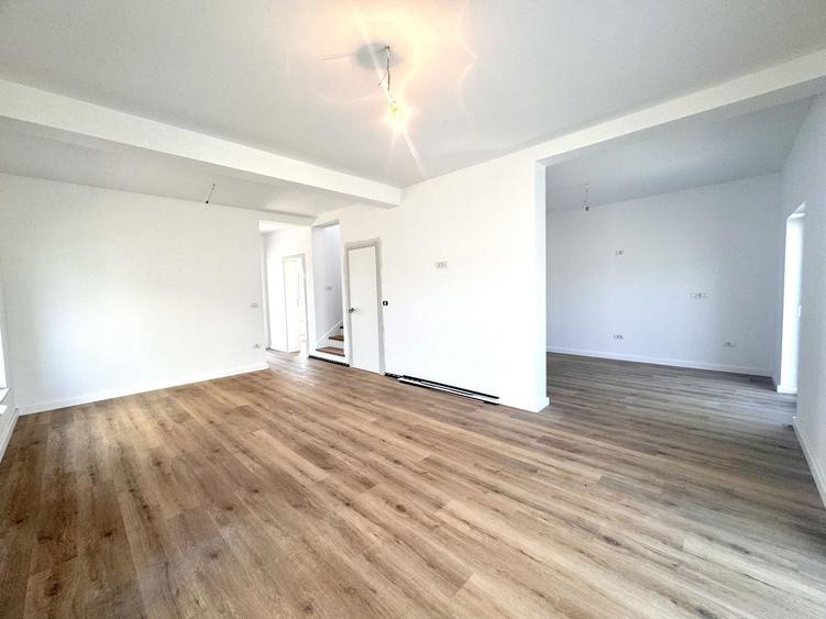 Duplex cu 5 camere cu Canalizare în Dumbrăvița