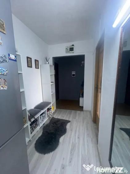 Apartament cu 3 camere semidecomandat în Valea Rosie